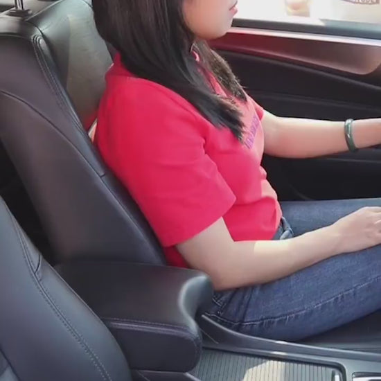 Car storage net pocket between two seats